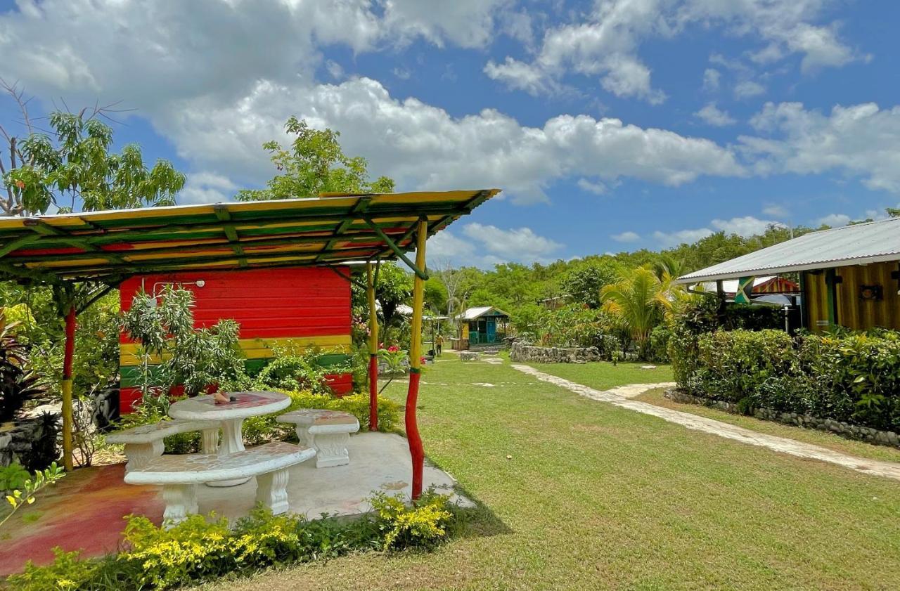 Judy House 2 - Lewis Backpacker Hostel Little Bay Экстерьер фото