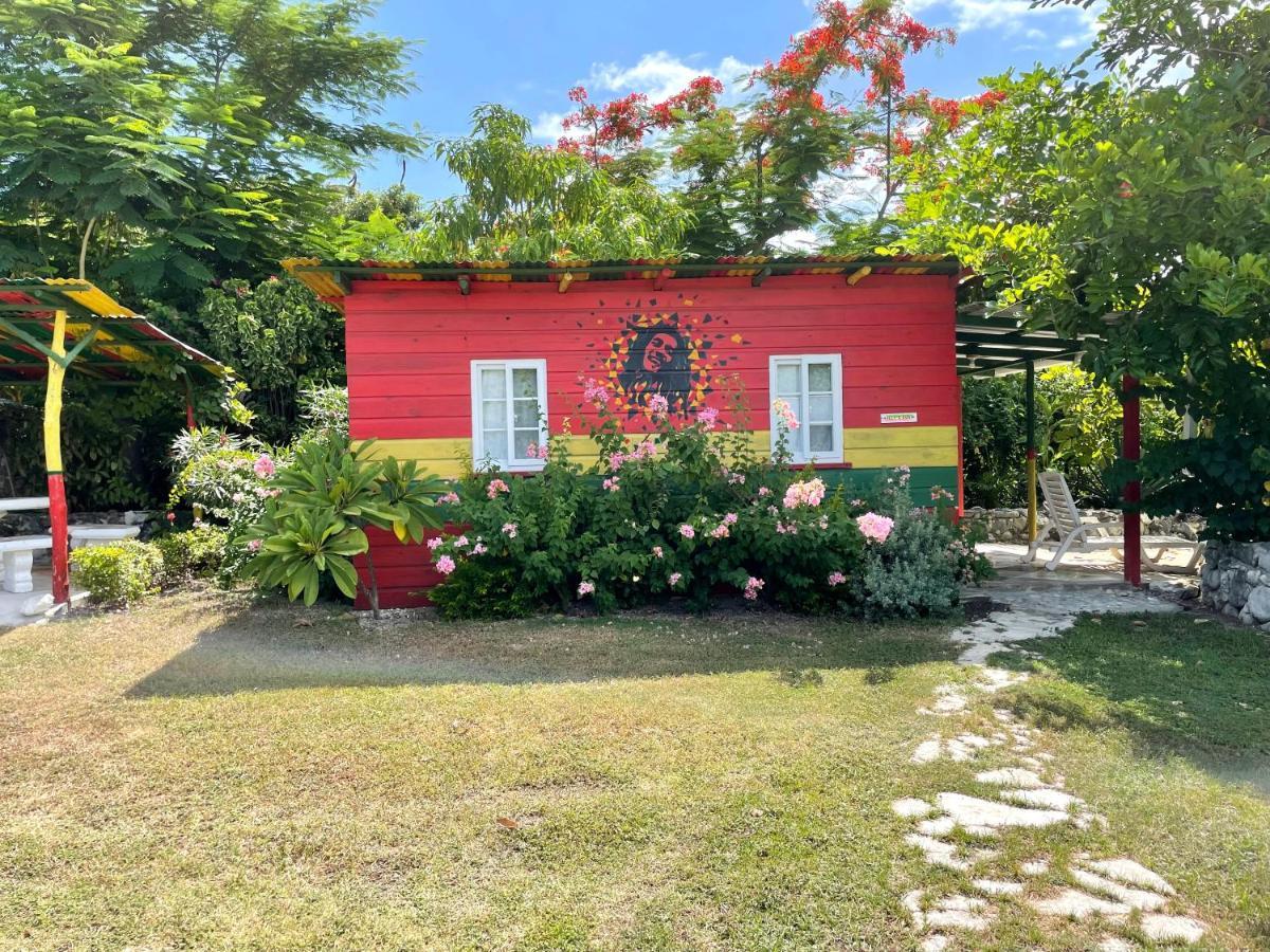 Judy House 2 - Lewis Backpacker Hostel Little Bay Экстерьер фото